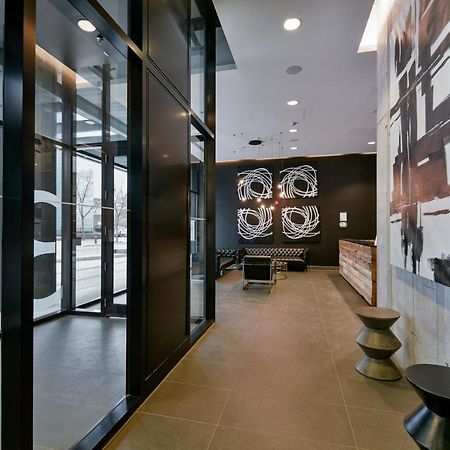 Luxury Skyline Condo In Downtown Free 24/7 Parking 温尼伯 外观 照片