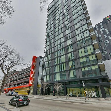 Luxury Skyline Condo In Downtown Free 24/7 Parking 温尼伯 外观 照片
