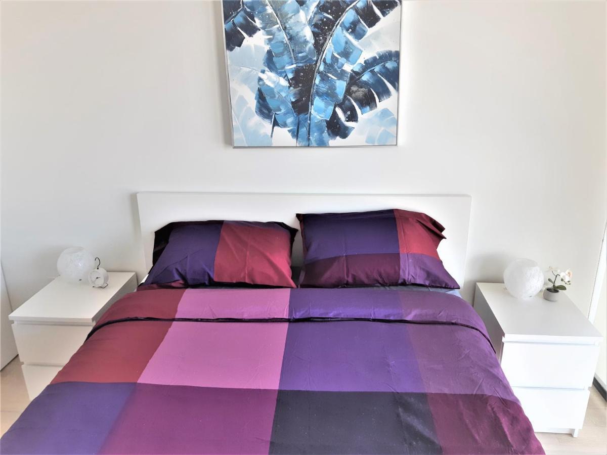 Luxury Skyline Condo In Downtown Free 24/7 Parking 温尼伯 外观 照片
