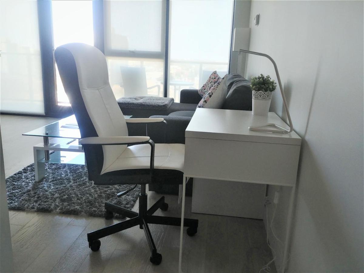 Luxury Skyline Condo In Downtown Free 24/7 Parking 温尼伯 外观 照片