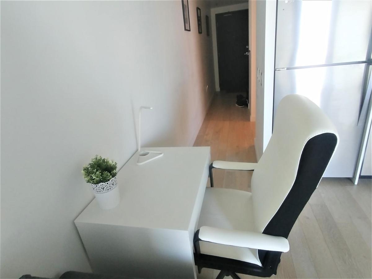 Luxury Skyline Condo In Downtown Free 24/7 Parking 温尼伯 外观 照片