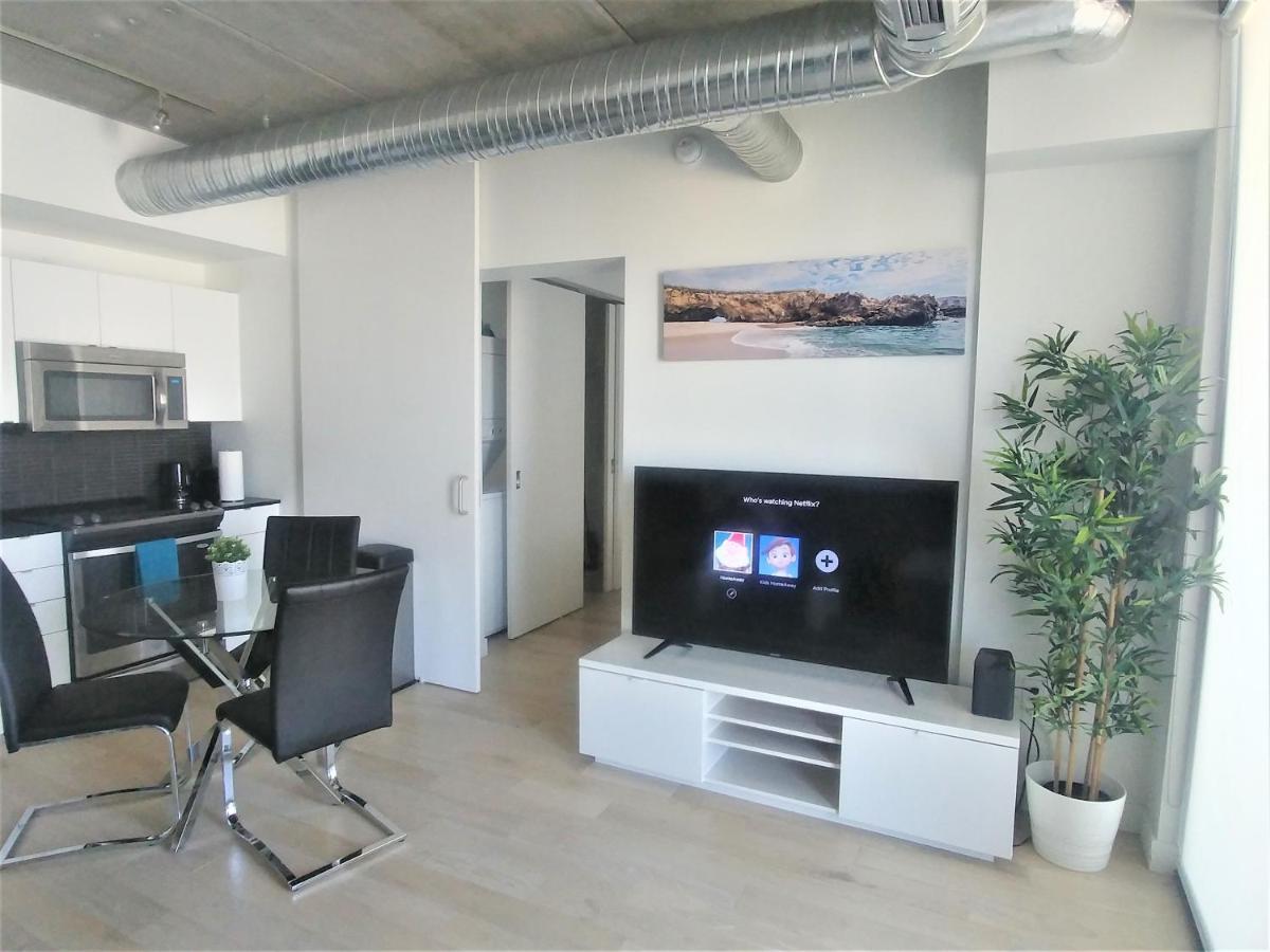 Luxury Skyline Condo In Downtown Free 24/7 Parking 温尼伯 外观 照片