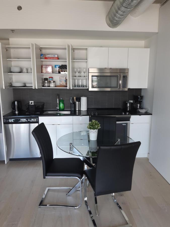Luxury Skyline Condo In Downtown Free 24/7 Parking 温尼伯 外观 照片