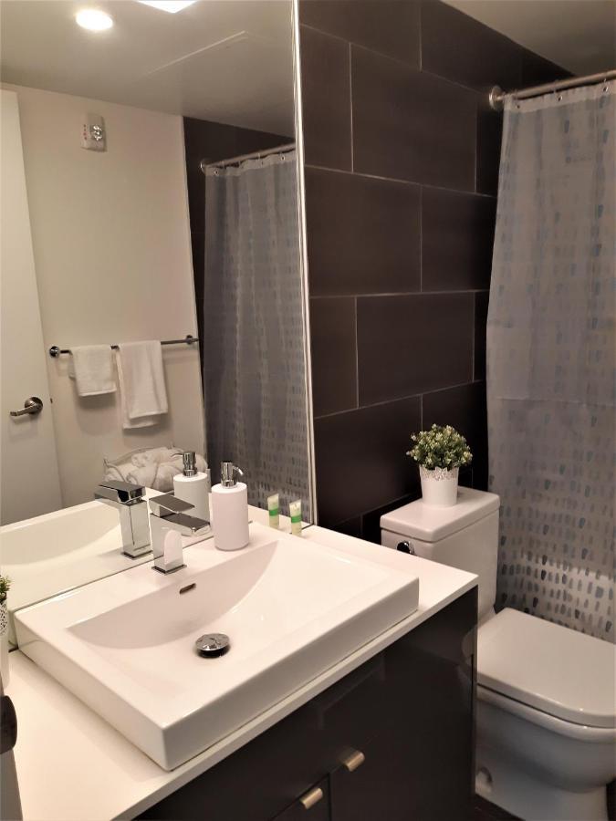 Luxury Skyline Condo In Downtown Free 24/7 Parking 温尼伯 外观 照片