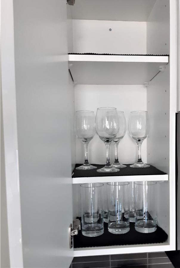 Luxury Skyline Condo In Downtown Free 24/7 Parking 温尼伯 外观 照片