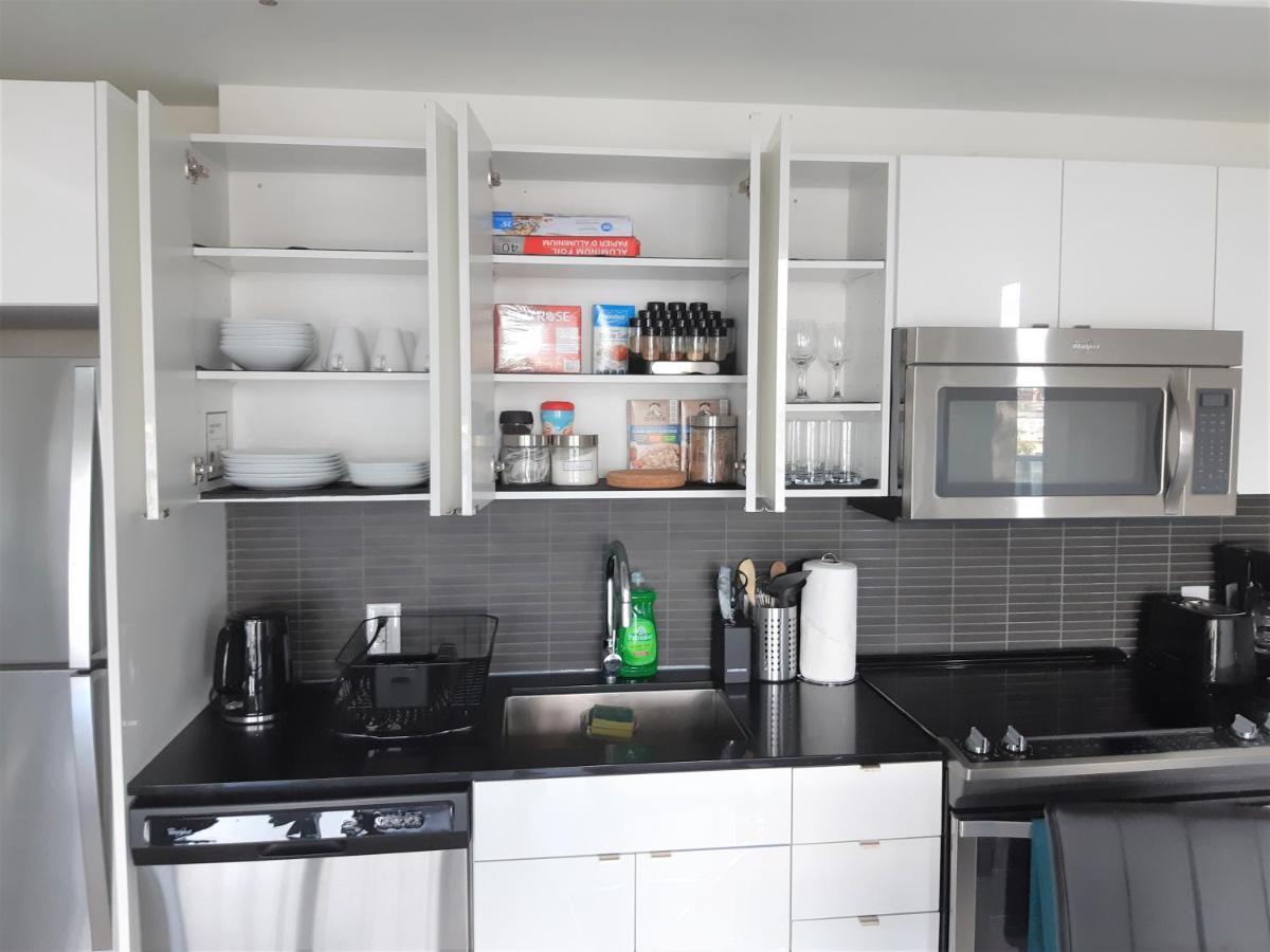 Luxury Skyline Condo In Downtown Free 24/7 Parking 温尼伯 外观 照片